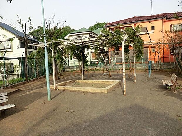 旭が丘一丁目児童遊園まで約715m