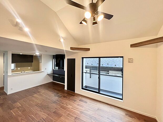 家は、ただ生活する場ではなく、笑顔の毎日、安らぎの日々のために、暮らしを愉しく、快適にする場所。