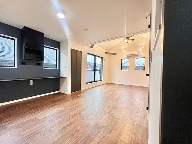 造りこんだ空間演出の妙が生み出す光と質のハーモニーはこの住宅のクオリティの良さを実感させてくれます。