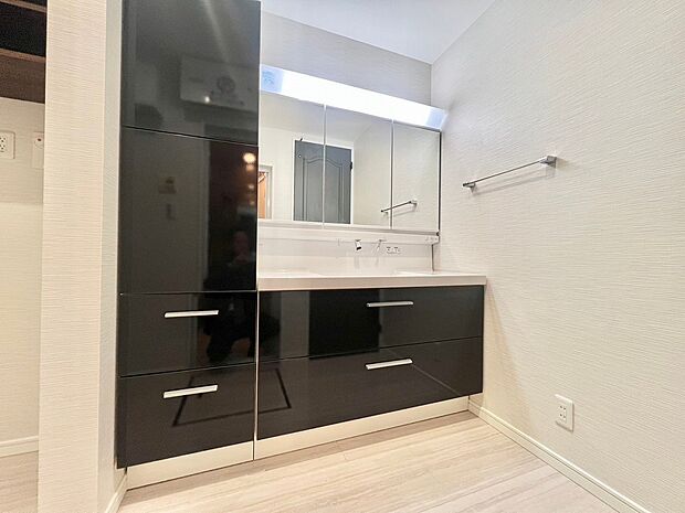 コーディネートされた空間で気持ちよく身だしなみを整えられます。