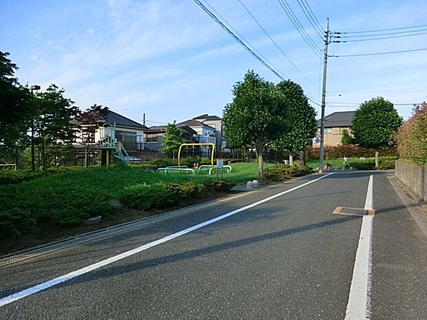 西六ふれあい公園まで約750m