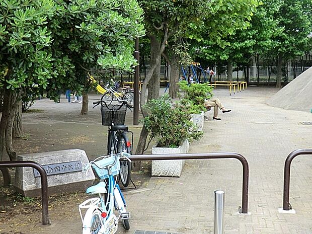 南田中公園まで約94m