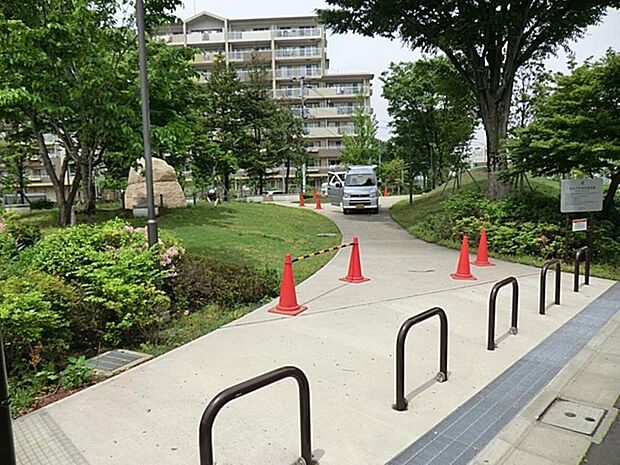 牟礼下本宿児童遊園まで約479m