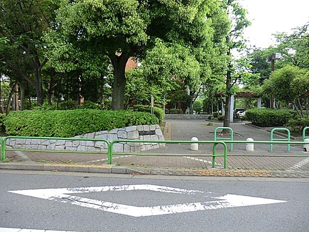 ゆりの木通り南公園まで約799m