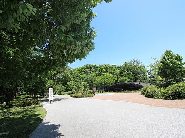 武蔵野の森公園まで約2300m