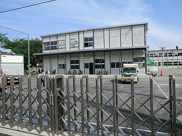 板橋区立赤塚第二中学校まで約1043m