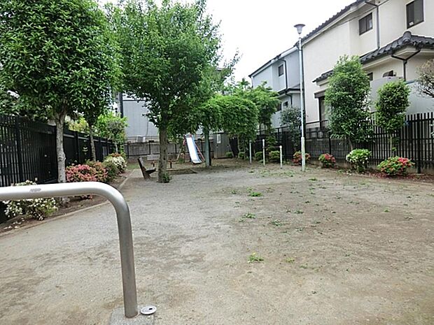 中里上新田児童遊園まで約529m