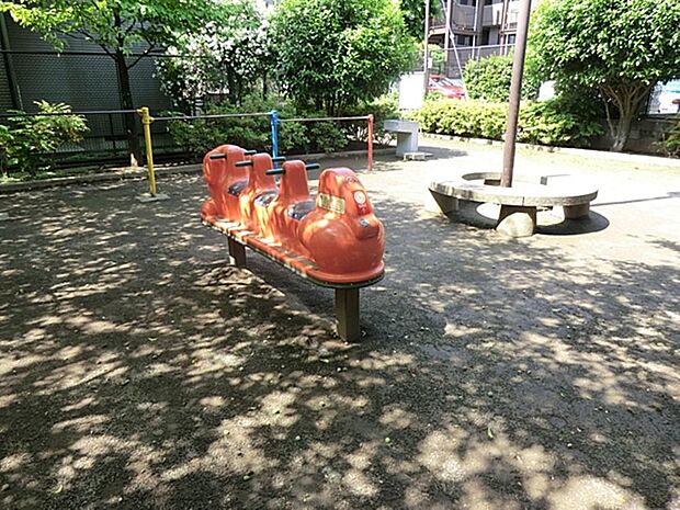 鈴木小南公園まで約662m