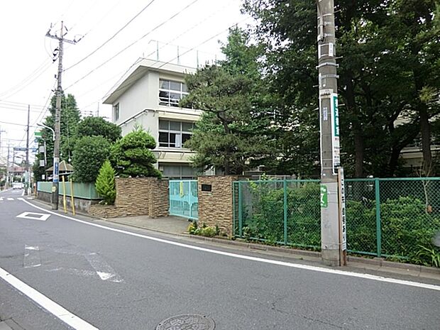 練馬区立大泉南小学校まで約448m