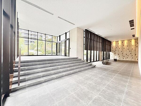 【Entrance hall】エントランスホール