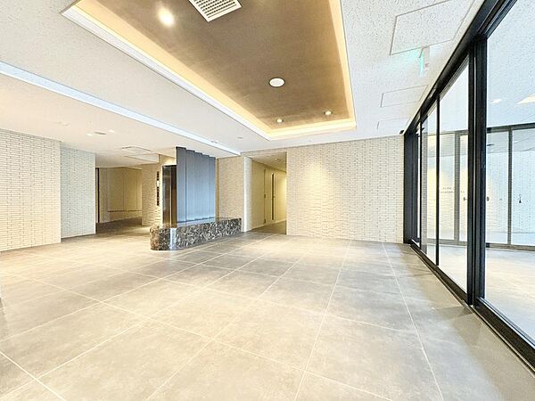 【Entrance hall】エントランスホール