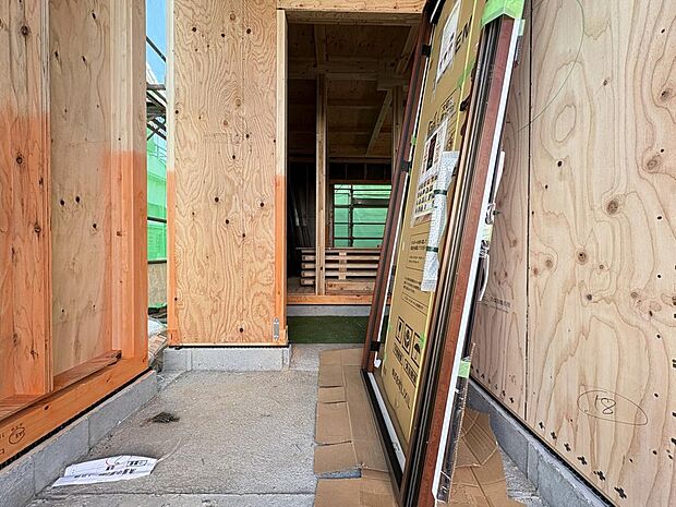 【Under Construction】建設中【Entrance】玄関