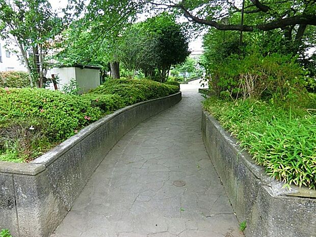 上池袋公園まで約329m