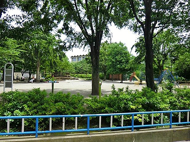 八坂台児童公園まで約351m