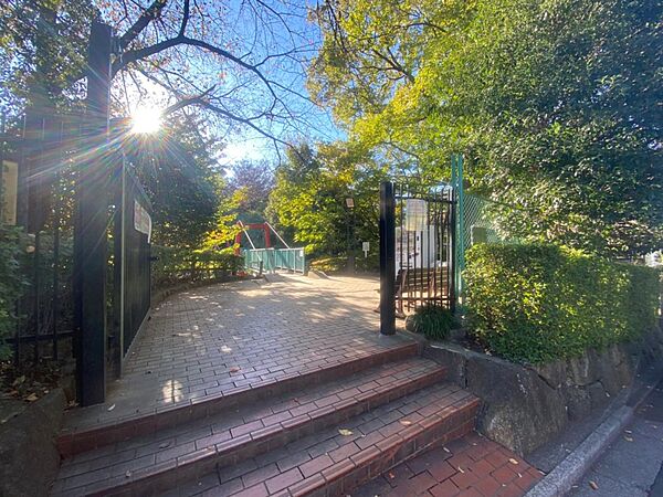 滝の根公園まで約2600m