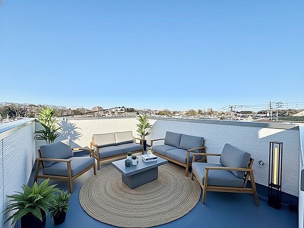 【配置してある家具や小物はCGによるイメージです】 【Balcony】バルコニー