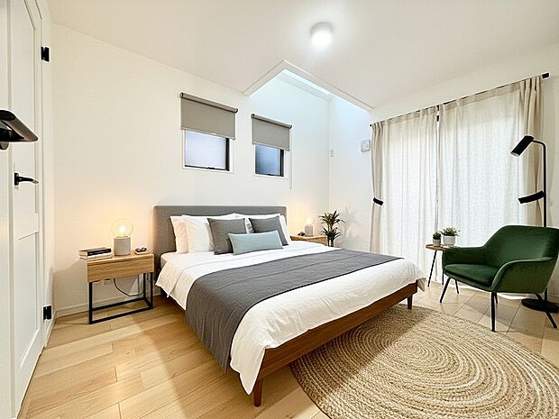 【配置してある家具や小物はCGによるイメージです】 【Bedroom】居室