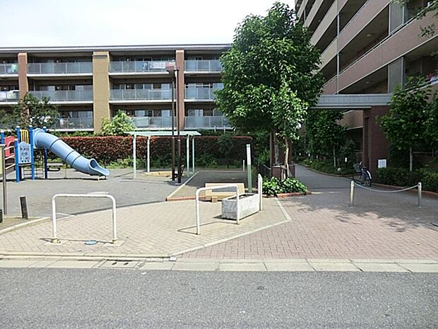 早実グラウンド記念公園まで約623m