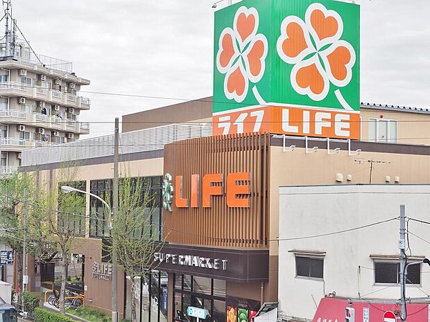 ライフ新桜台駅前店まで約556m
