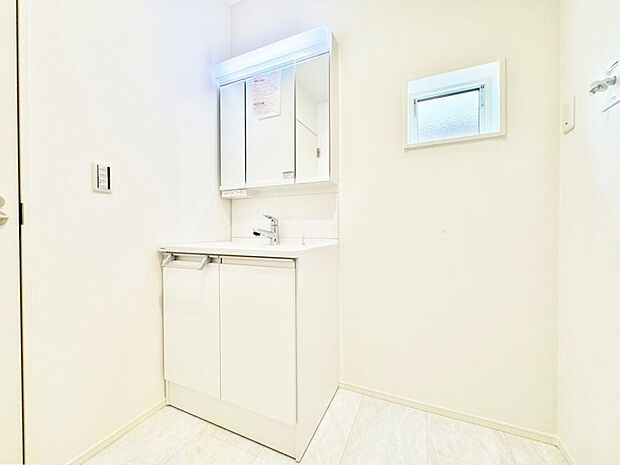 【同施工業者完成施工例：洗面室】大きさ・カラーデザイン・設備等は異なる場合がございます。