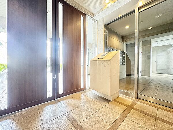 【Entrance hall】エントランスホール