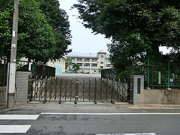 練馬区立北町西小学校まで約666m