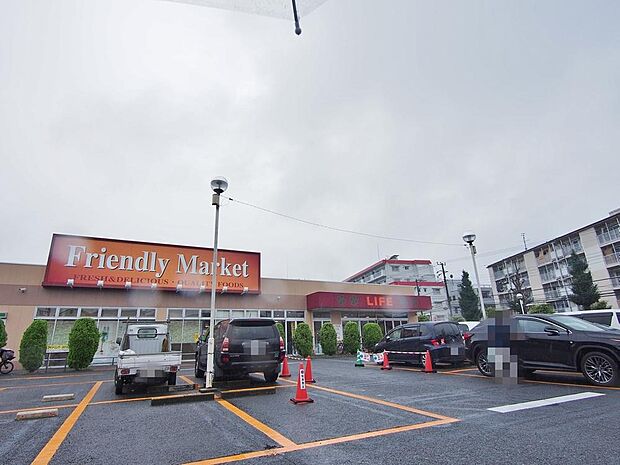 ライフ前野町店まで約621m