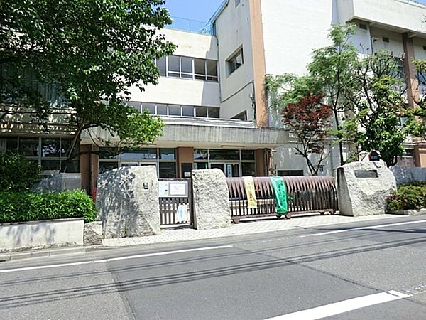 板橋区立志村坂下小学校まで約357m