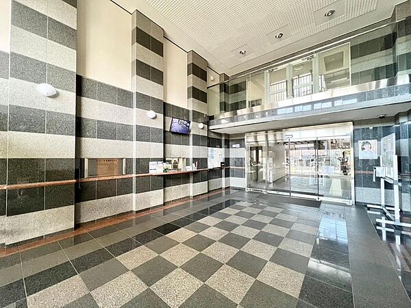 【Entrance hall】エントランスホール