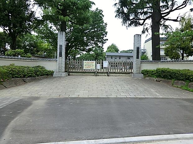 調布市立深大寺小学校まで約370m