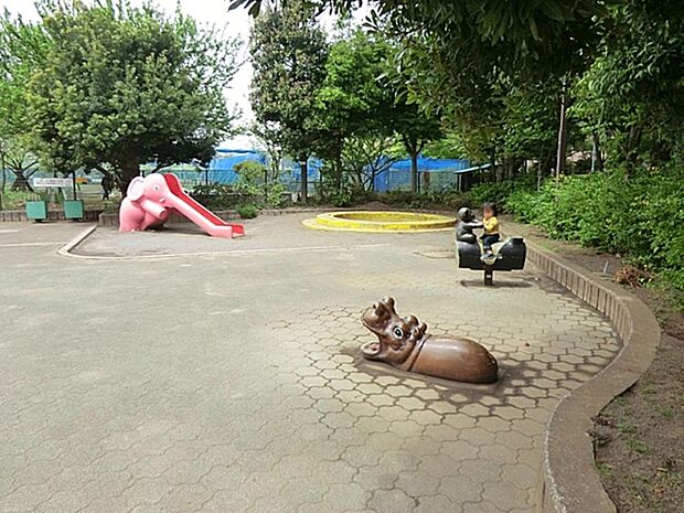 天神じゃぶじゃぶ公園まで約708m