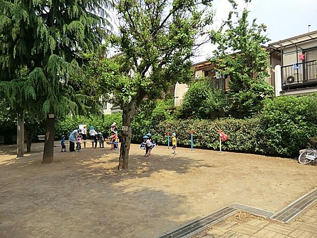 赤塚二丁目児童遊園まで約240m