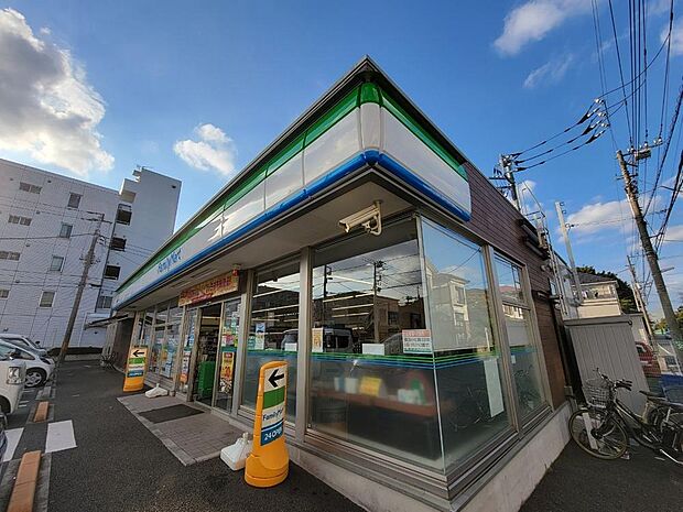 ファミリーマート 花小金井四丁目店まで約550m