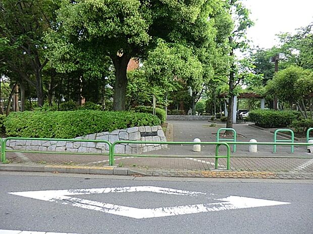 ゆりの木通り南公園まで約608m