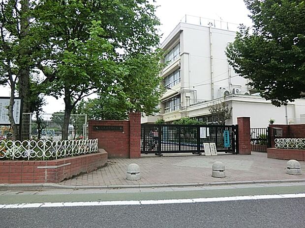 練馬区立大泉学園緑小学校まで約835m