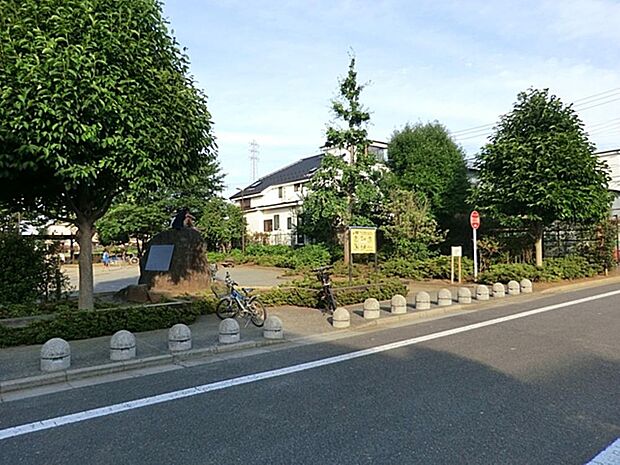 西六いこい公園まで約1185m