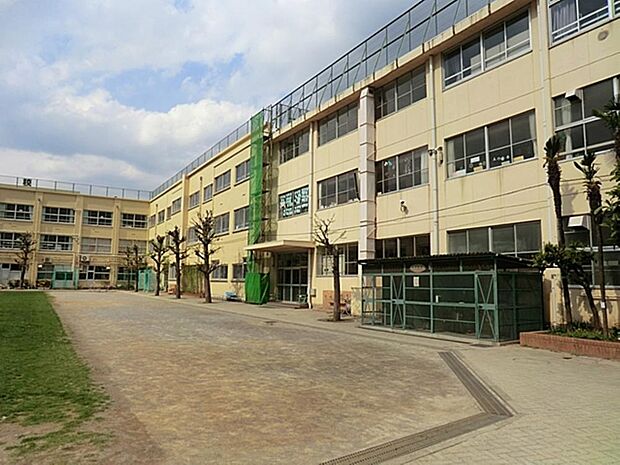 中野区立啓明小学校まで約493m
