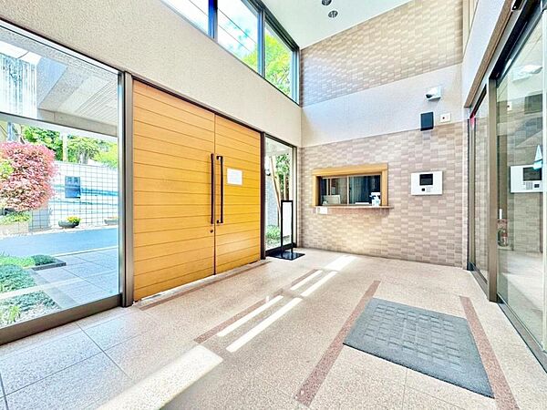 【Entrance hall】エントランスホール