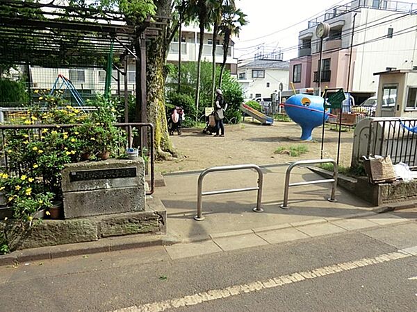 雑司が谷中央児童遊園まで約38m