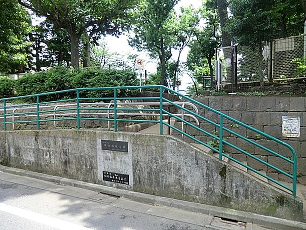 銀杏稲荷公園まで約447m