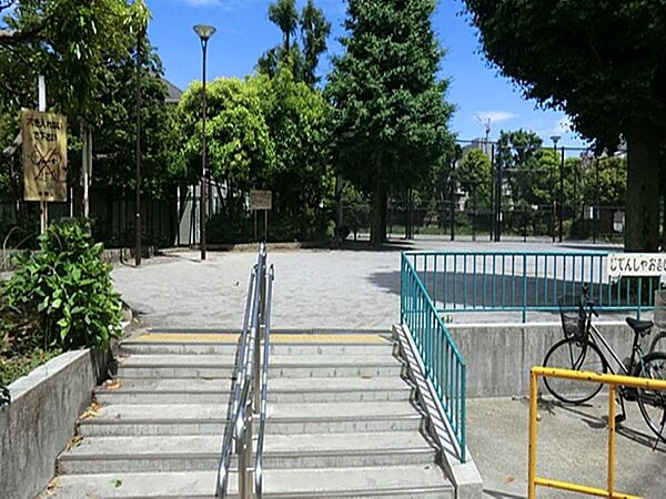 桜山公園まで約450m