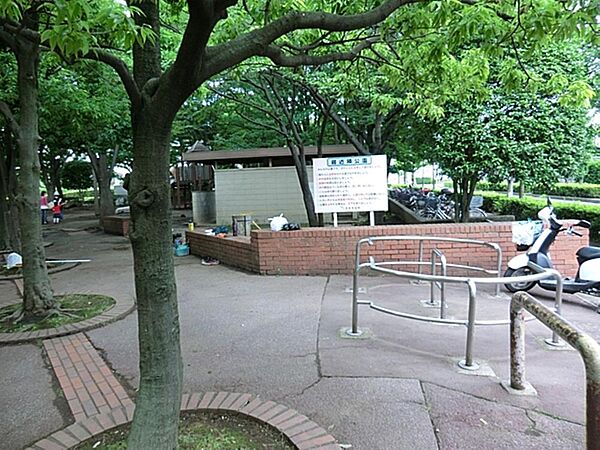 館近隣公園まで約463m