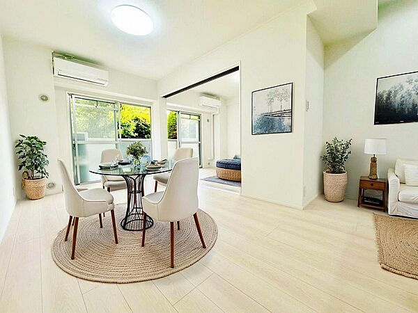 【配置してある家具や小物はCGによるイメージです。】【Livingroom】リビングルーム