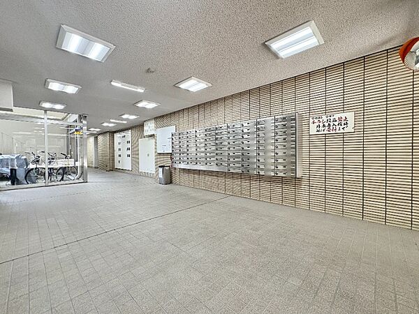 【Entrance hall】エントランスホール