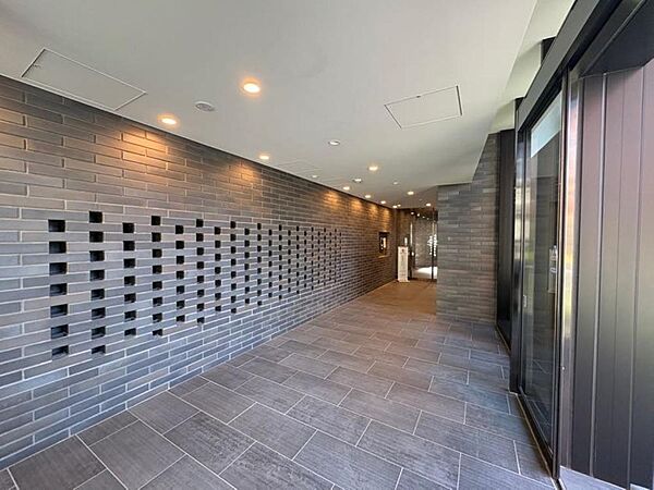 【Entrance hall】エントランスホール