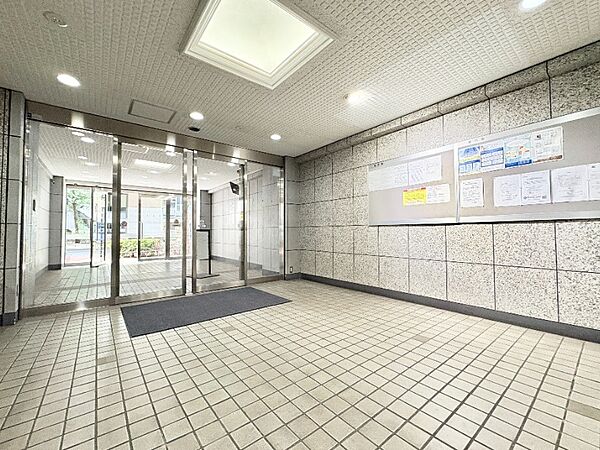 【Entrance hall】エントランスホール