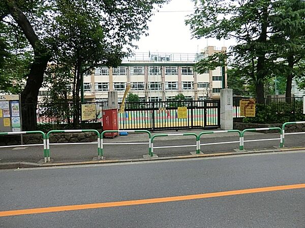 豊島区立豊成小学校まで約245m