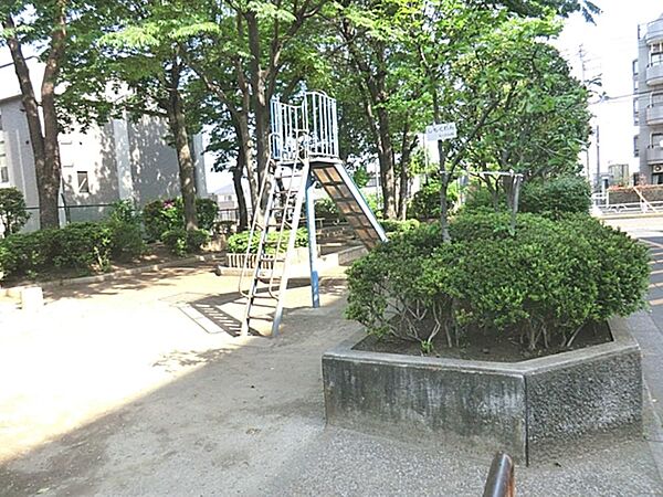 梅園くぬぎ児童遊園まで約379m