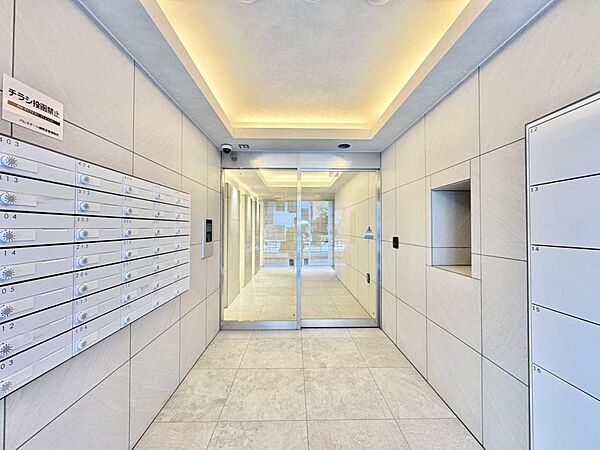 【Entrance hall】エントランスホール