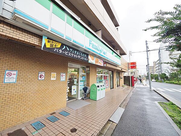ファミリーマート滝野川店まで約1300m